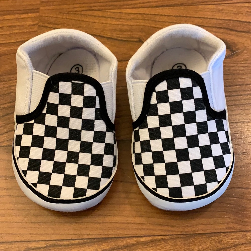 👶 INFANT CHECKERED SHOES size 3👶